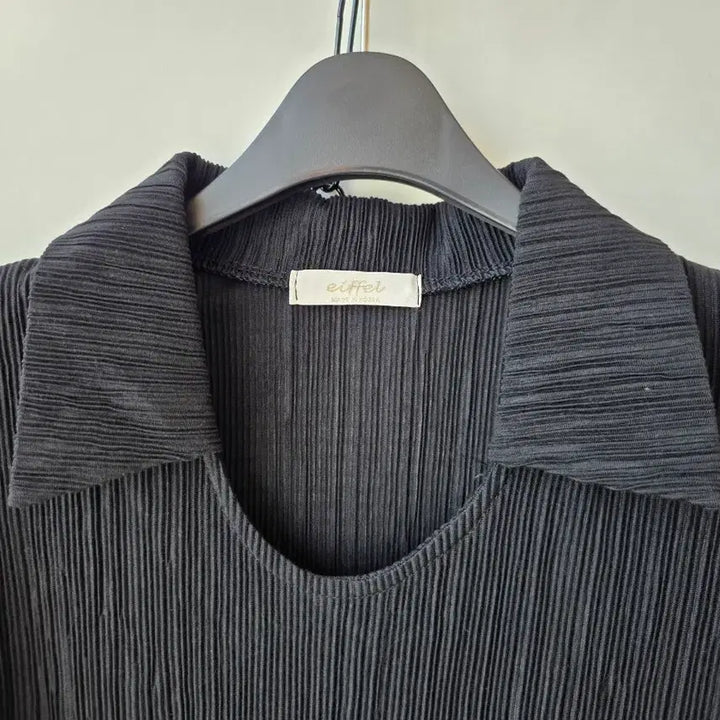 [BUNJANG] Black Collar Pleated T-shirt / F/블랙 카라 주름티셔츠/새제품