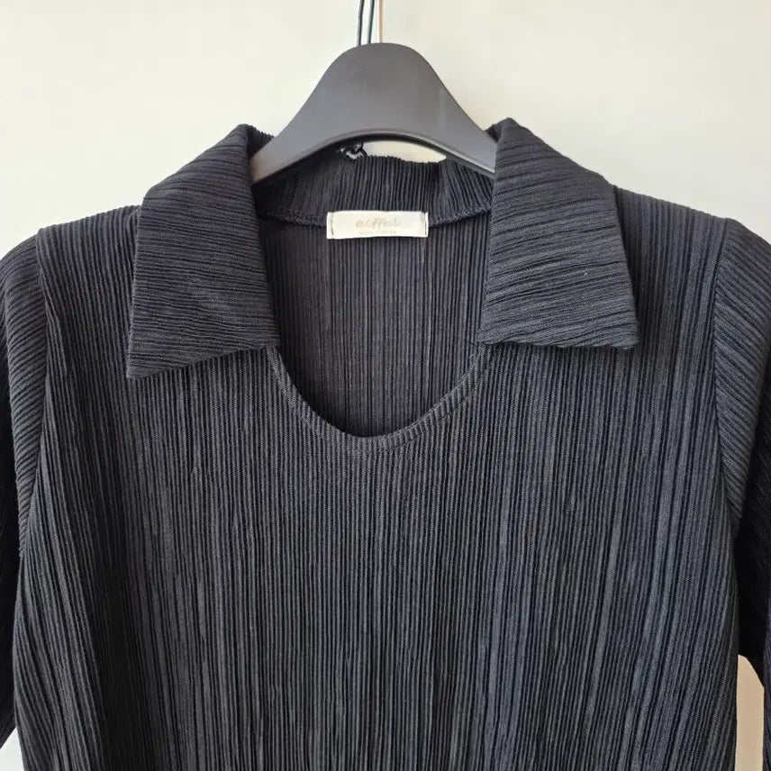 [BUNJANG] Black Collar Pleated T-shirt / F/블랙 카라 주름티셔츠/새제품