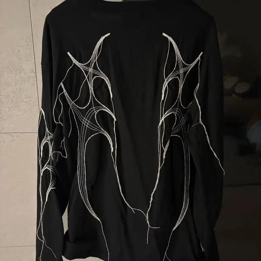 [BUNJANG] THUG CLUB Tribal Long Sleeve T-Shirt Size 2 / 떠크클럽 트라이벌 롱슬리브 새상품급 2사이즈