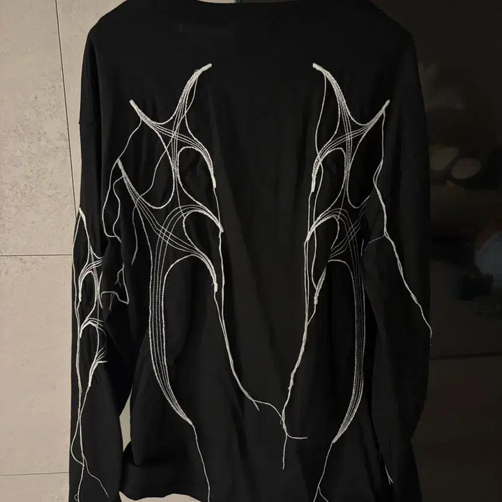 [BUNJANG] THUG CLUB Tribal Long Sleeve T-Shirt Size 2 / 떠크클럽 트라이벌 롱슬리브 새상품급 2사이즈