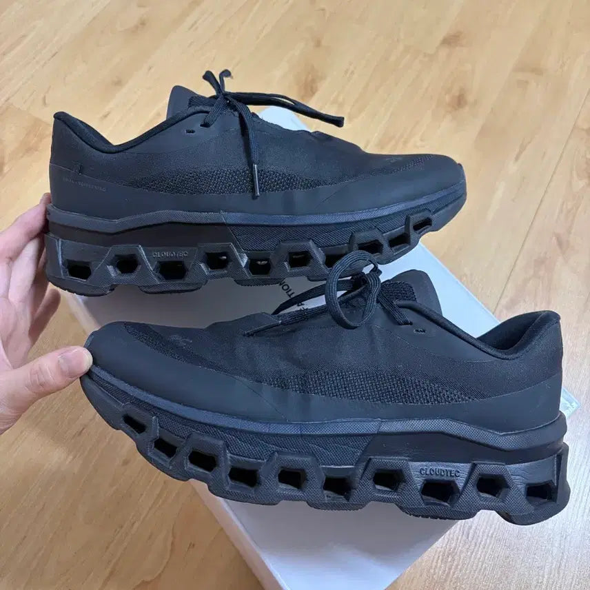 [SOLD OUT] 온러닝 파프 클라우드 몬스터2 블랙마그넷(260)