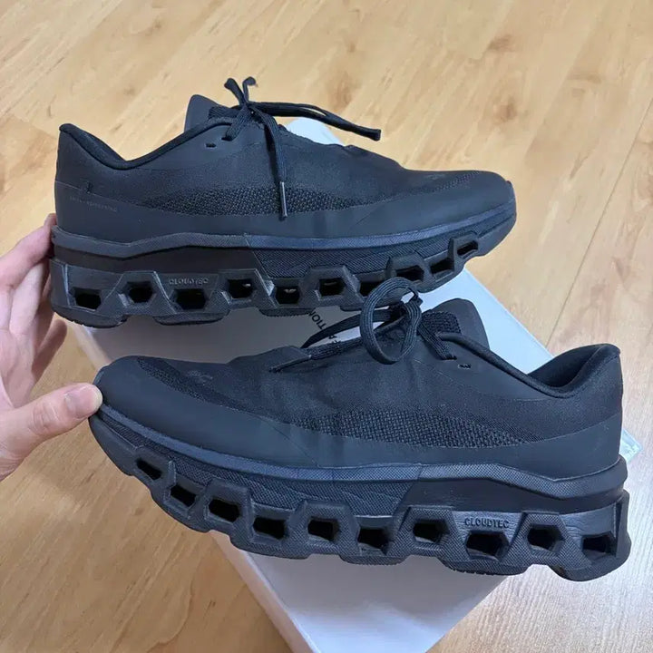 [SOLD OUT] 온러닝 파프 클라우드 몬스터2 블랙마그넷(260)