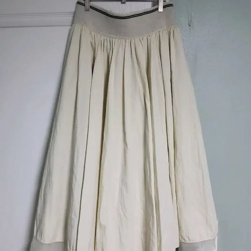 [BUNJANG] Osecon 2023 Flare Skirt Ivory / 오즈세컨(2023) 플레어 스커트 팔아요