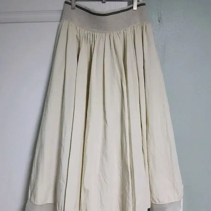 [BUNJANG] Osecon 2023 Flare Skirt Ivory / 오즈세컨(2023) 플레어 스커트 팔아요