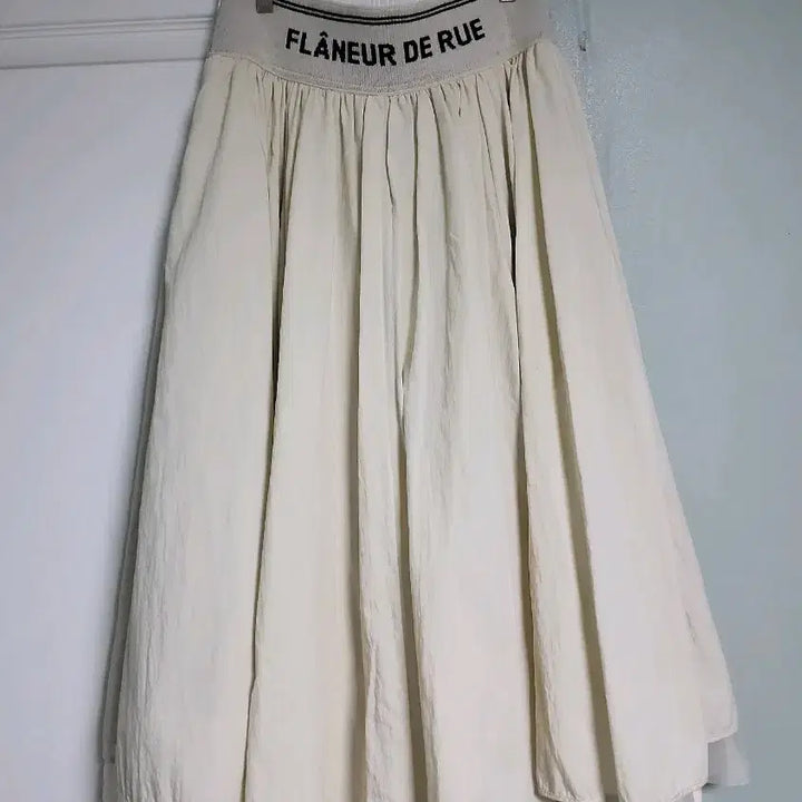 [BUNJANG] Osecon 2023 Flare Skirt Ivory / 오즈세컨(2023) 플레어 스커트 팔아요