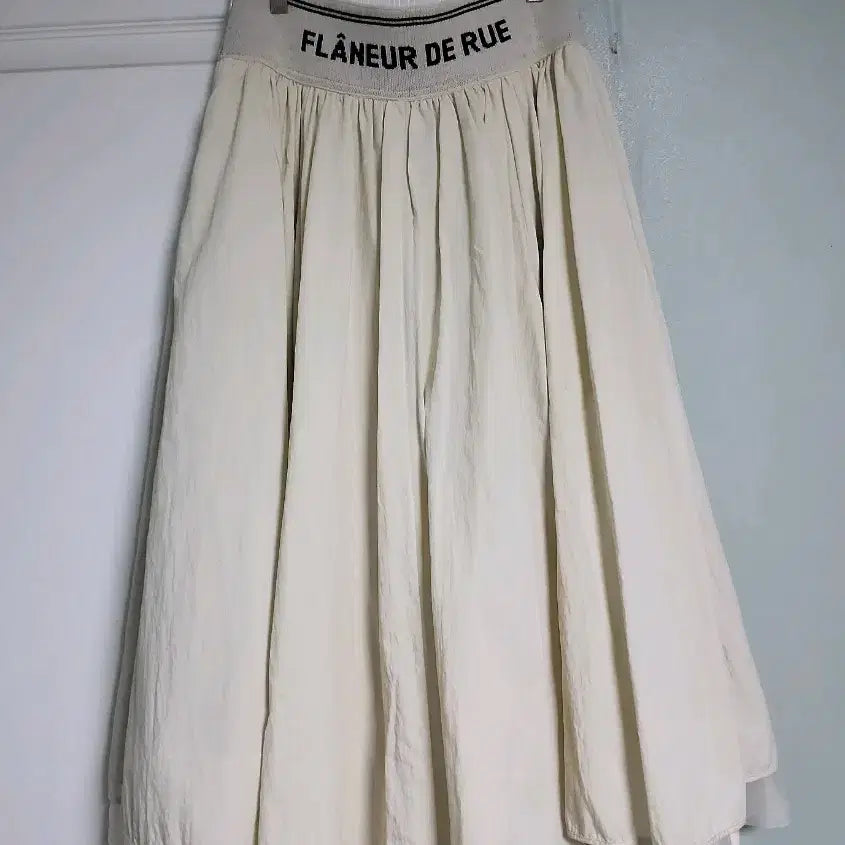 [BUNJANG] Osecon 2023 Flare Skirt Ivory / 오즈세컨(2023) 플레어 스커트 팔아요