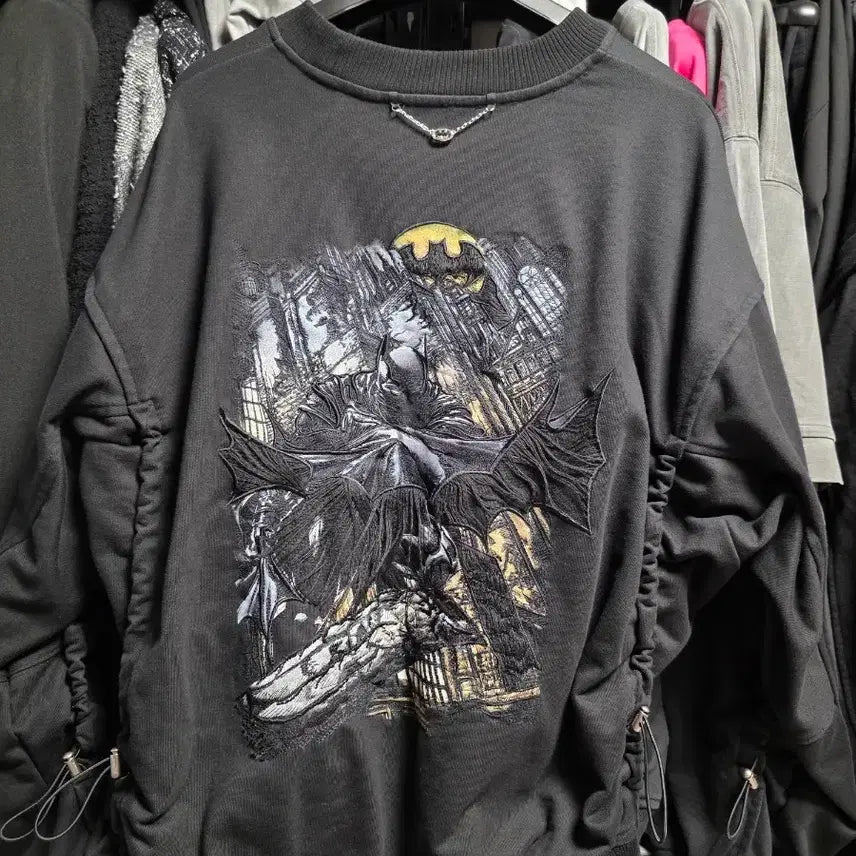 [BUNJANG] Songzio 24FW Batman Collaboration Sweatshirt / 송지오 24fw 배트맨 콜라보 맨투맨 50