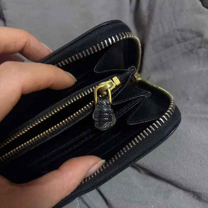[BUNJANG] Prada Saffiano Triangle Long Wallet / 프라다 사피아노 트라이앵글 장지갑