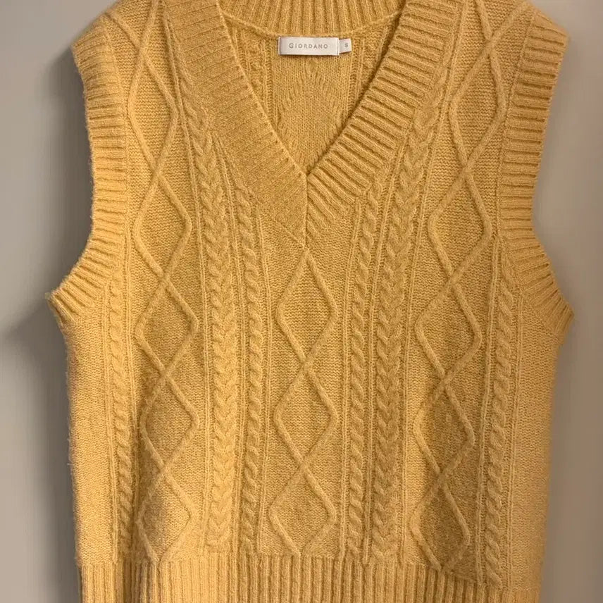 [BUNJANG] Giordano Cable Knit Vest Yellow / 지오다노 케이블 니트 베스트 옐로우 S