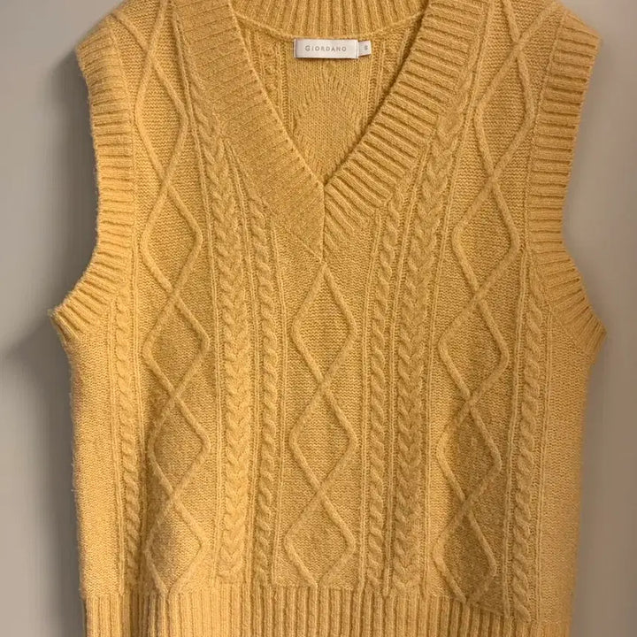 [BUNJANG] Giordano Cable Knit Vest Yellow / 지오다노 케이블 니트 베스트 옐로우 S