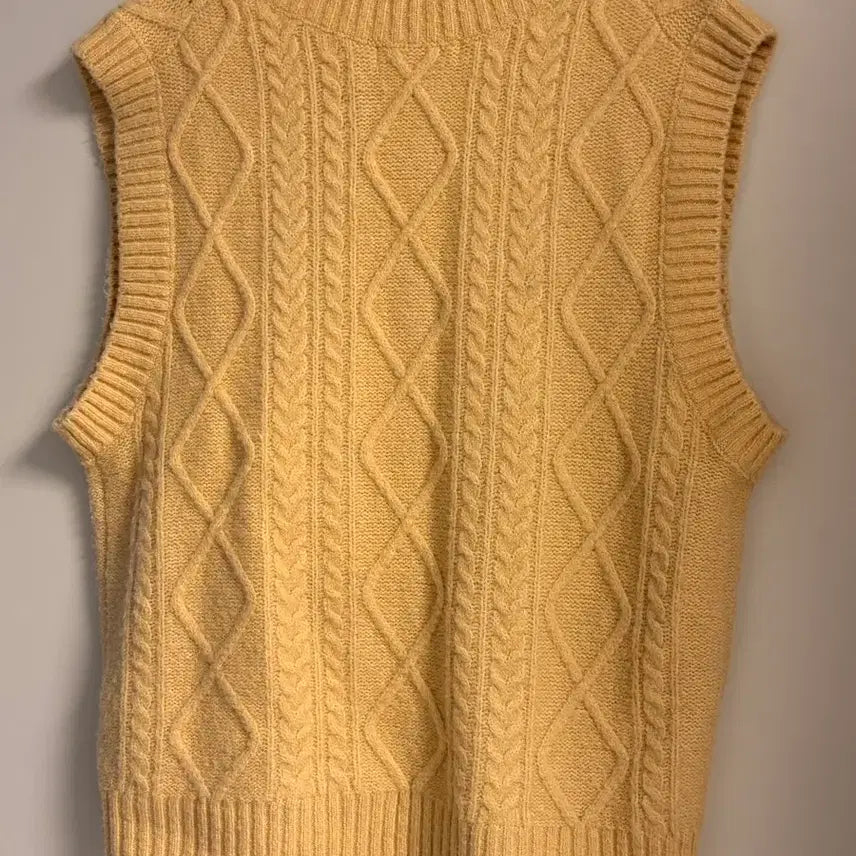 [BUNJANG] Giordano Cable Knit Vest Yellow / 지오다노 케이블 니트 베스트 옐로우 S