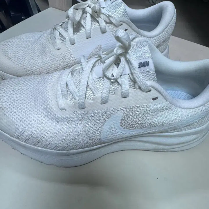 [BUNJANG] Nike Revolution 5 Mesh White Sneakers / 나이키 흰색 운동화 메쉬