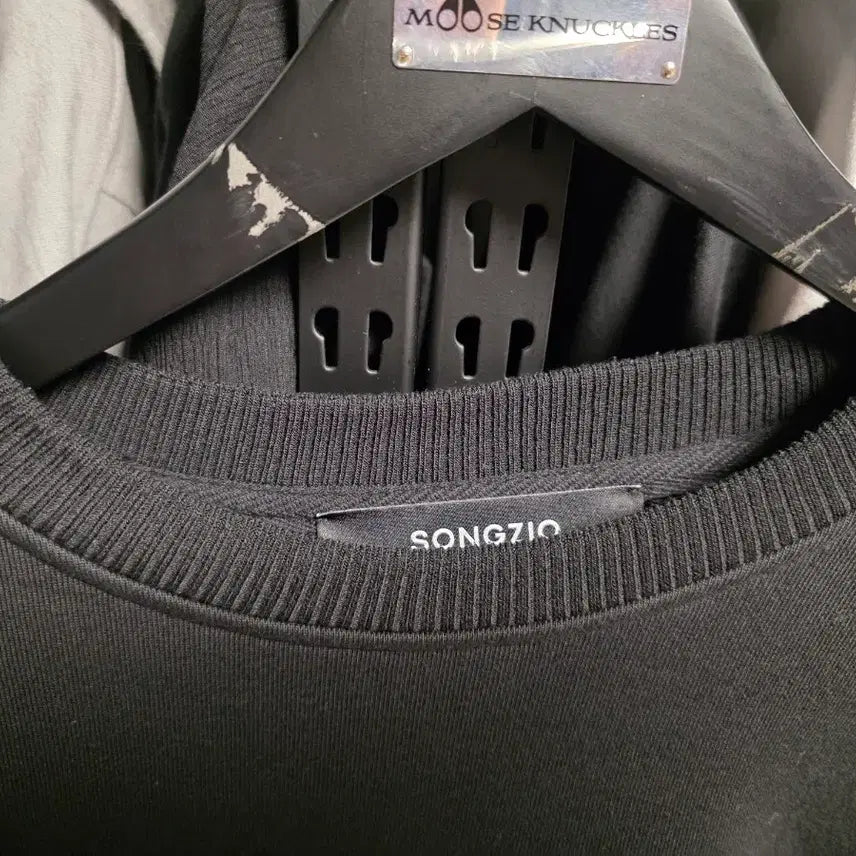 [BUNJANG] Songzio 26ss Embroidered Sweatshirt Size 48 / 송지오 26ss 자수 맨투맨 48