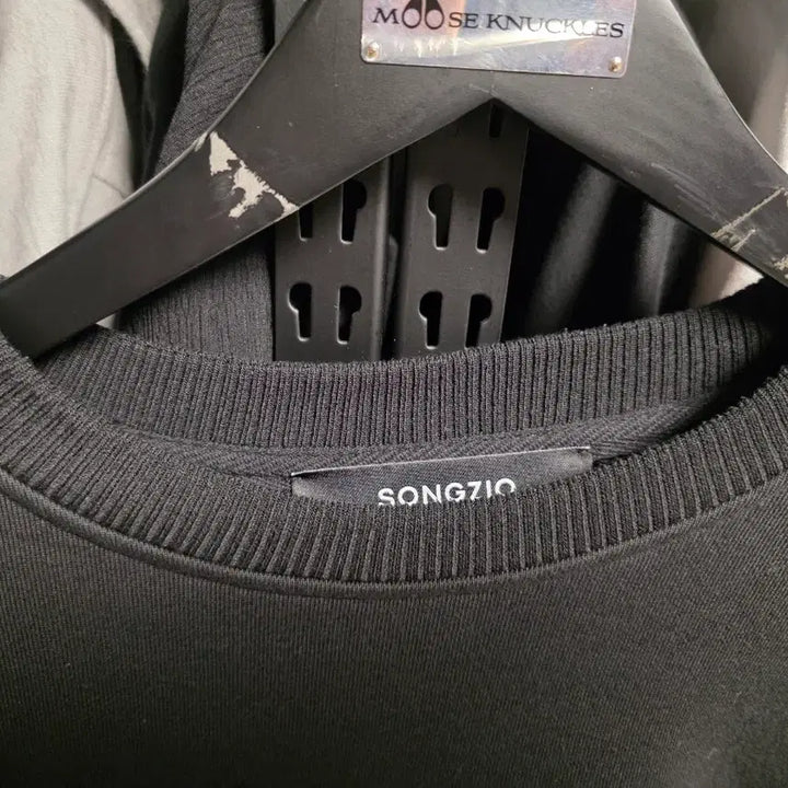 [BUNJANG] Songzio 26ss Embroidered Sweatshirt Size 48 / 송지오 26ss 자수 맨투맨 48