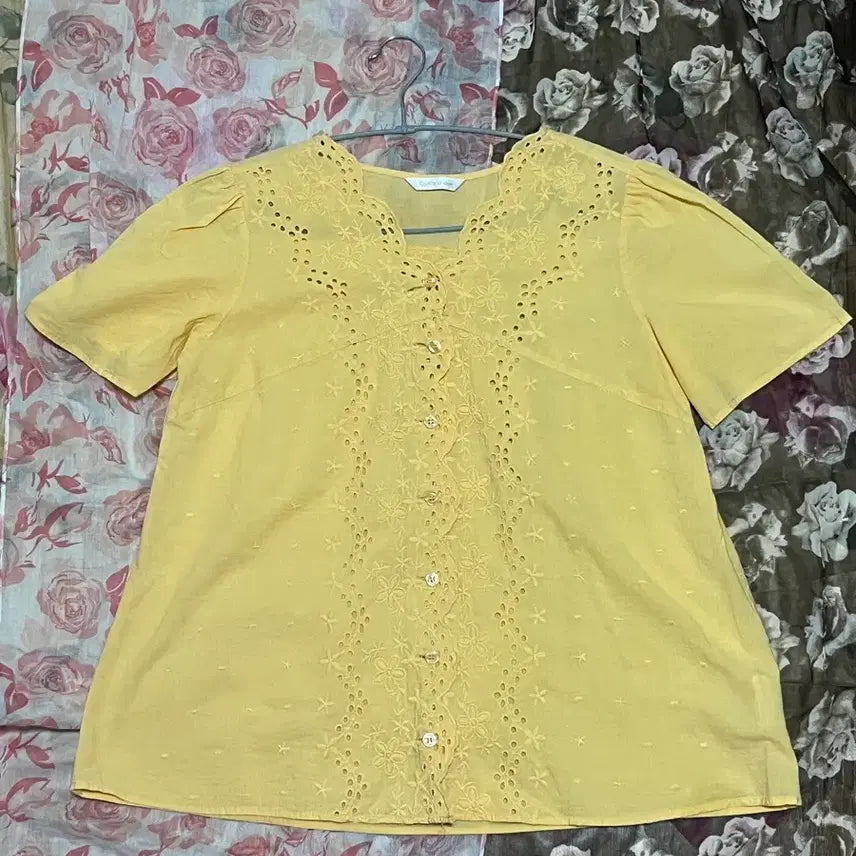 [BUNJANG] Vintage Yellow Eyelet Flower Short Sleeve Blouse / 빈티지 옐로우 아일렛 플라워 반팔 블라우스