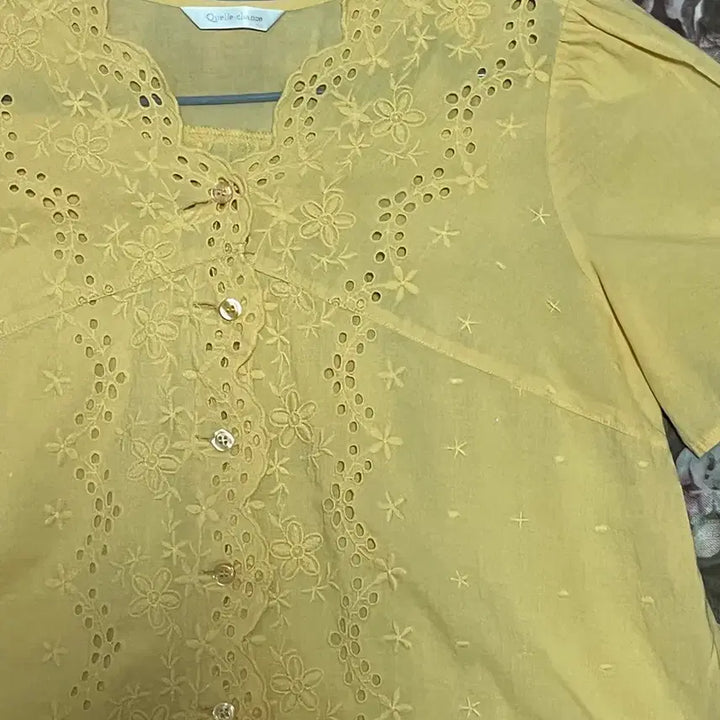 [BUNJANG] Vintage Yellow Eyelet Flower Short Sleeve Blouse / 빈티지 옐로우 아일렛 플라워 반팔 블라우스