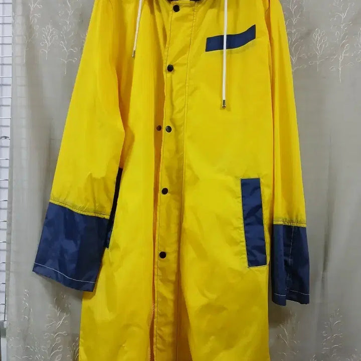 [BUNJANG] Yellow Hooded Long Raincoat / 노란색 롱 레인코트 후드 새옷
