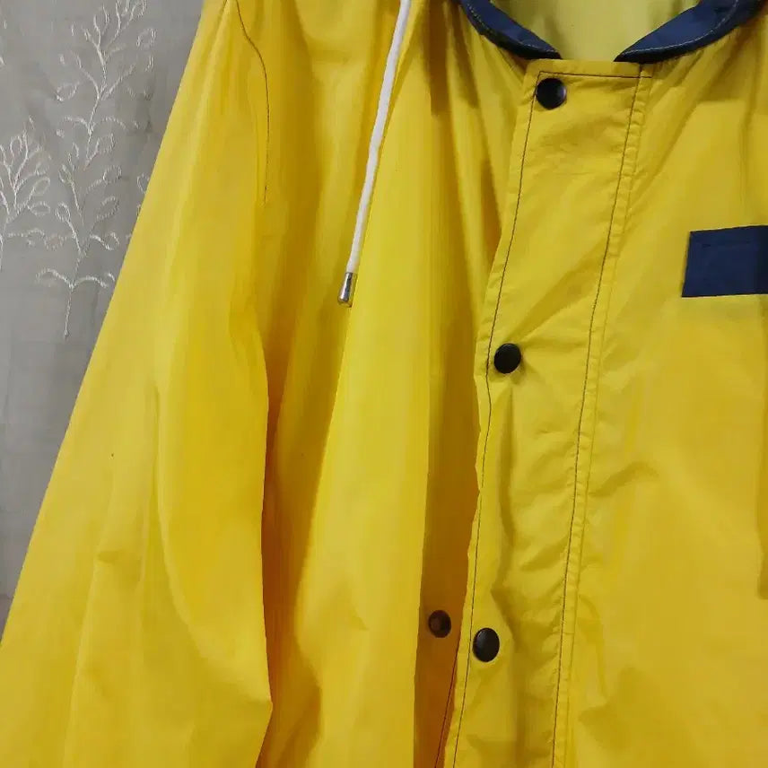 [BUNJANG] Yellow Hooded Long Raincoat / 노란색 롱 레인코트 후드 새옷