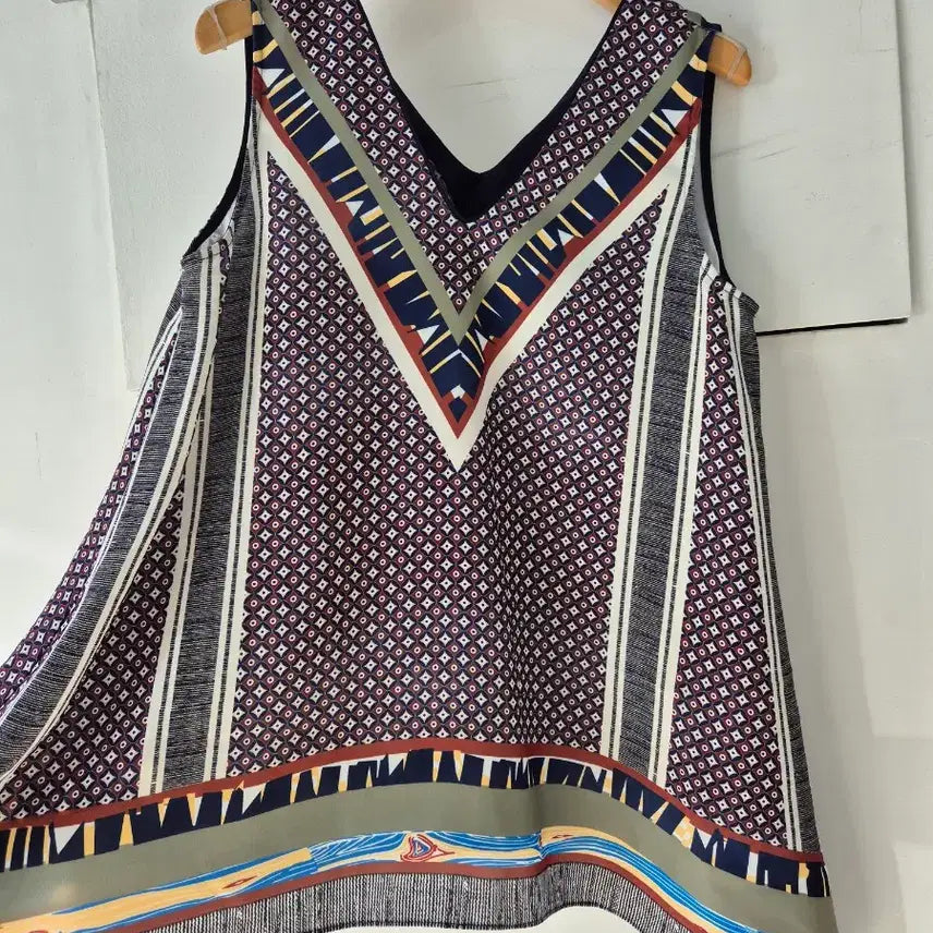 [BUNJANG] BENETTON Sleeveless Blouse Size 44 / BENETTON 나시 블라우스 44사이즈