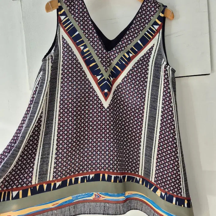 [BUNJANG] BENETTON Sleeveless Blouse Size 44 / BENETTON 나시 블라우스 44사이즈