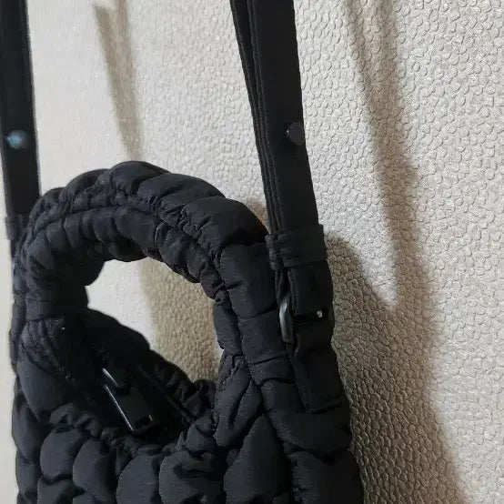 [BUNJANG] COS Quilted Nano Crossbody Bag Black / Cos  퀼티드 나노 크로스 바디백