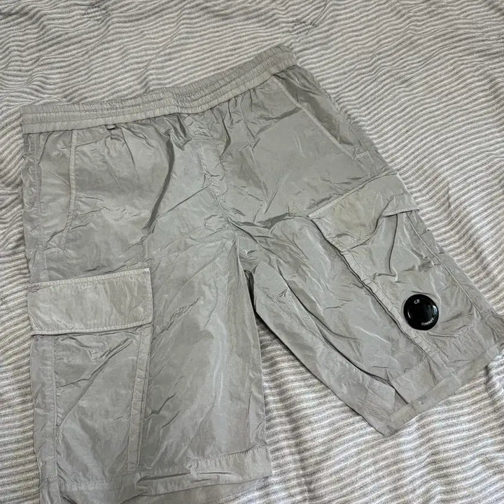 [BUNJANG] CP Company Light Grey Nylon Cargo Shorts / CP컴퍼니 라이트그레이 나일론 반바지(32)새상품