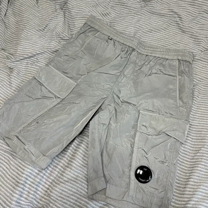 [BUNJANG] CP Company Light Grey Nylon Cargo Shorts / CP컴퍼니 라이트그레이 나일론 반바지(32)새상품