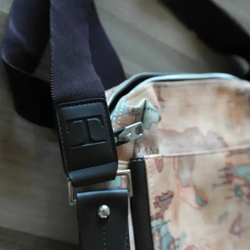 [BUNJANG] Tandy Leather Crossbody Bag / 텐디 크로스백/가로26,세로26,밑단넓이8/새제품