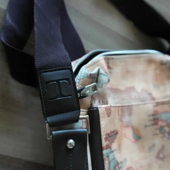 [BUNJANG] Tandy Leather Crossbody Bag / 텐디 크로스백/가로26,세로26,밑단넓이8/새제품