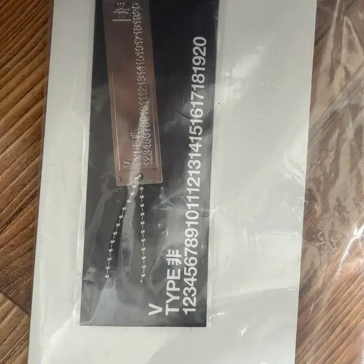 [BUNJANG] V Photo Exhibition B Metal Keyring + Digital Code / 뷔, 사진전 TYPE 비 메탈키링+디지털코드