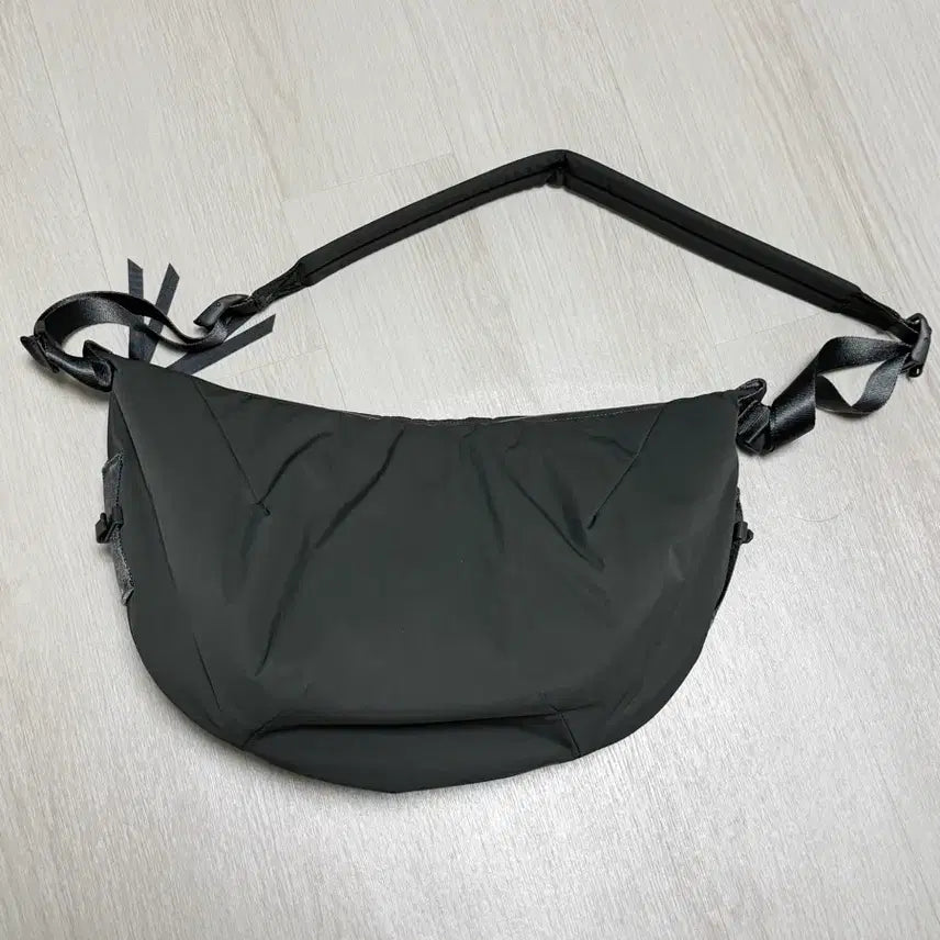 [BUNJANG] Blankov x Graphpaper Small Crescent Bag Olive Gray / 블랭코브x그라프페이퍼 스몰 크레센트백 올리브그레이