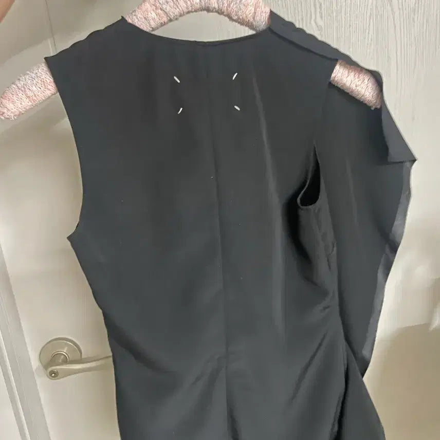 [BUNJANG] Maison Margiela Draped Sleeveless Blouse Size 36 / 마르지엘라 드레이핑 나시 블라우스
