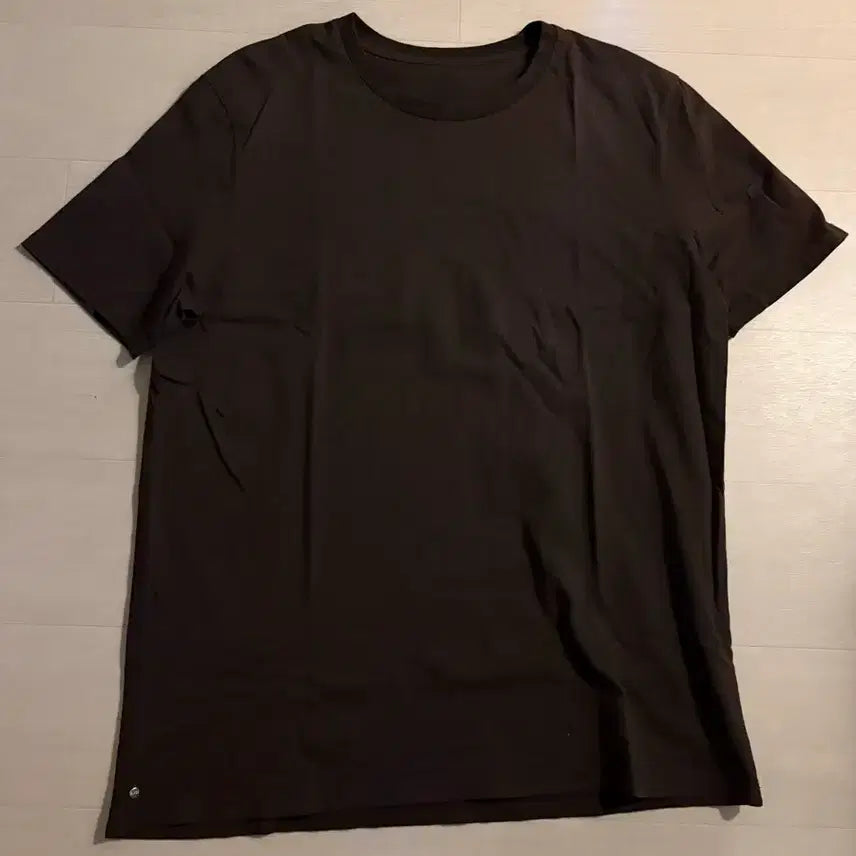 [BUNJANG] Bless MULTI COLLECTION II T-Shirt - Skintone (Deep Brown), Size L / Bless MULTI COLLECTION II T-SHIRT IN SKI