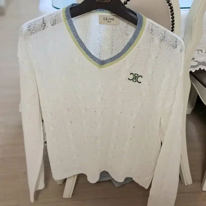 [BUNJANG] Celine White V-Neck T-Shirt / 새상품  셀린 66.77