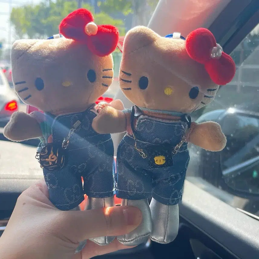 [BUNJANG] Hello Kitty Denim Overalls Doll Keychain / 헬로키티 키링 데님멜빵 태닝 롱다리 키티 인형 키링(개당)