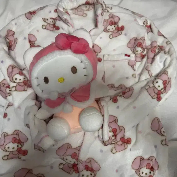 [BUNJANG] Sanrio Hello Kitty Doll + Pajama Top XL / 판매) 팬싸템 산리오 헬로키티 스파오 수면 잠옷 상의 XL+헬로키티 인형