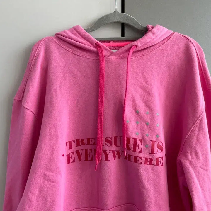 [BUNJANG] TREASURE Lettering Pink Hoodie / 트레저 굿즈 / 레터링 핑크 후드티
