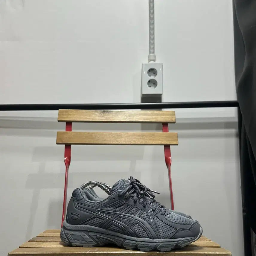 [BUNJANG] Asics Jog 100T Piedmont Grey Unisex Sneakers / 250) 아식스 운동화 남녀공용 신발 조그 100T 피드몬트 그레이