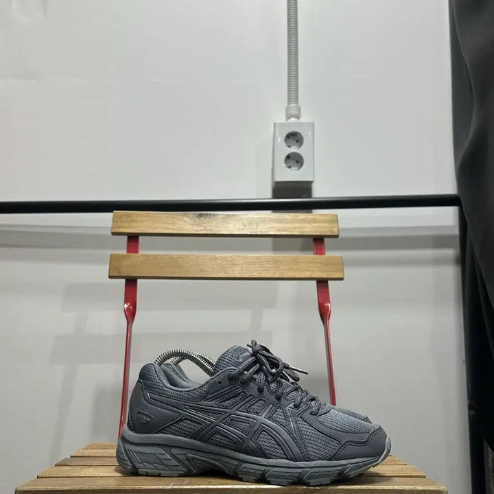 [BUNJANG] Asics Jog 100T Piedmont Grey Unisex Sneakers / 250) 아식스 운동화 남녀공용 신발 조그 100T 피드몬트 그레이