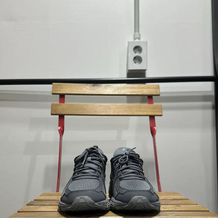 [BUNJANG] Asics Jog 100T Piedmont Grey Unisex Sneakers / 250) 아식스 운동화 남녀공용 신발 조그 100T 피드몬트 그레이