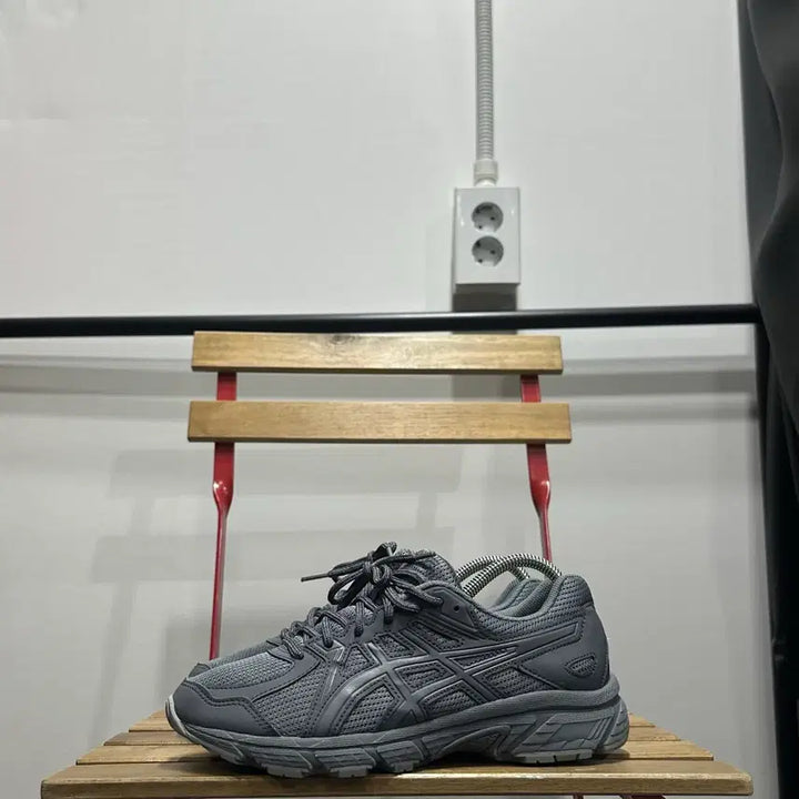 [BUNJANG] Asics Jog 100T Piedmont Grey Unisex Sneakers / 250) 아식스 운동화 남녀공용 신발 조그 100T 피드몬트 그레이