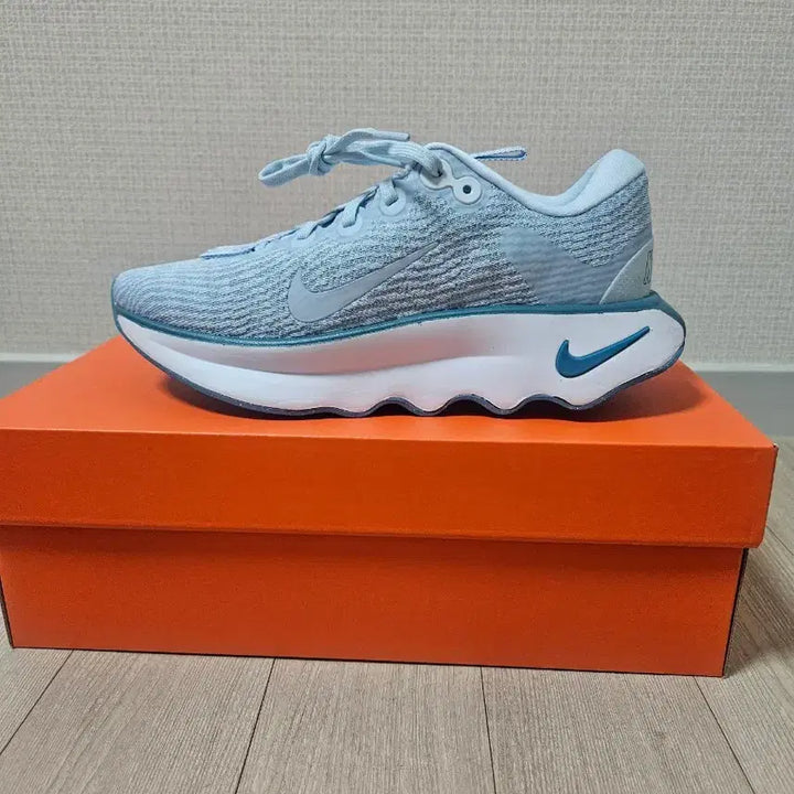 [BUNJANG] Nike Motiva 240 Sneakers / 나이키 모티바 240