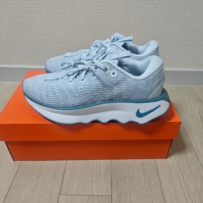 [BUNJANG] Nike Motiva 240 Sneakers / 나이키 모티바 240