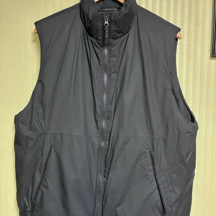 [BUNJANG] Goldwin Gore-Tex Padded Vest Size 3 / 골드윈 고어텍스 패딩조끼(3)
