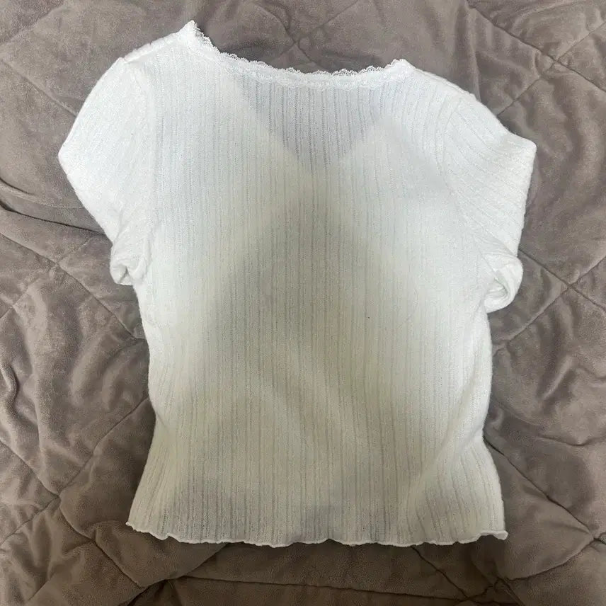 [BUNJANG] Lowflat White Lace V-Neck Knit / 로우플랫 화이트 레이스 브이넥 니트