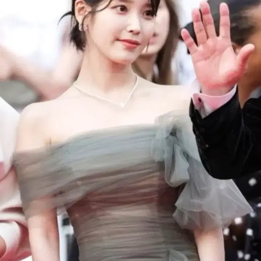 [BUNJANG] IU Graduation Photo Rental Dress / 아이유 드레스 졸업사진 대여