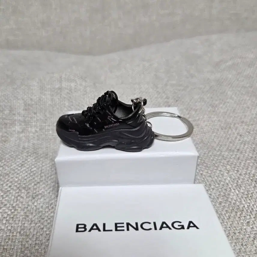[BUNJANG] Luxury Black Shoe Charm / 럭셔리 블랙 슈즈 키링
