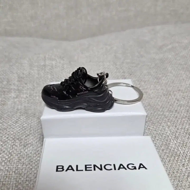 [BUNJANG] Luxury Black Shoe Charm / 럭셔리 블랙 슈즈 키링