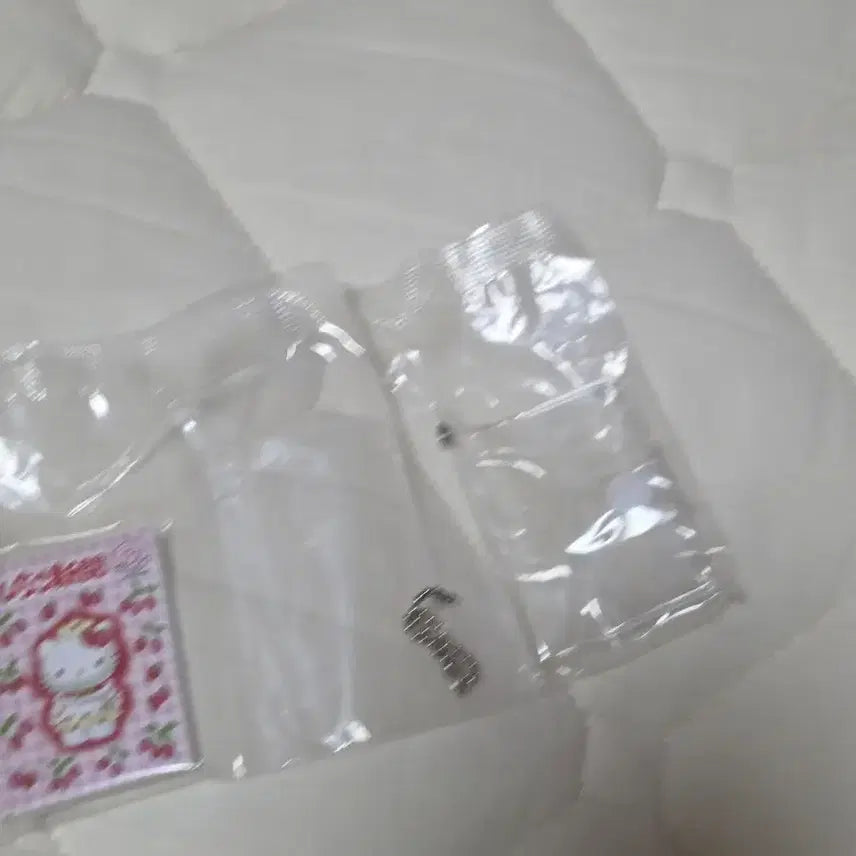 [BUNJANG] Sanrio Hello Kitty Ichigo Shimbun 50th Anniversary Gachapon / 산리오 키티 이치고신문 50주년 가챠