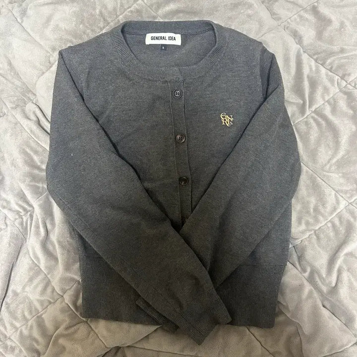 [BUNJANG] General Idea Essential Crewneck Cardigan Charcoal S / 제너럴아이디어 에센셜 크루넥 가디건 차콜 S